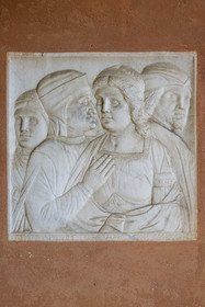 Italie, Ligurie, Province d'Imperia, Vintimille, Jardin botanique Hanbury, Palazzo Orengo, incrustations de bas-reliefs datant de la Renaissance dans les murs de la villa