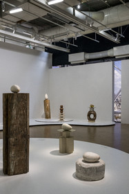 France, Paris (75), quartier des Halles, le Centre Pompidou aussi apellé Beaubourg, Musée National d'Art Moderne (MNAM), exposition retrospective Brancusi, Le Commencement du monde, vers 1920, marbre