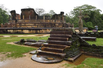 Sri Lanka, province du Centre-Nord, Polonnaruwa, l'ancienne capital du pays (XIe au XIIIe siècle) est classée au Patrimoine Mondial de l'UNESCO, terrasse de la relique de la dent, Vatadage (chambre des reliques)