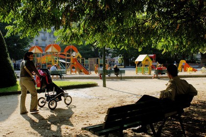 France, Paris (75), square Sarah Bernhardt