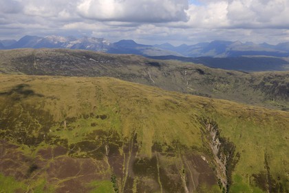 Royaume-Uni, Ecosse, Highland, montagnes du Wester Ross le long du Glen Toridon (vue aérienne)