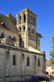 France, Allier (03), ancienne province du Bourbonnais, Souvigny, l'église prieurale clunisienne Saint-Pierre-et-Saint-Paul, nécropole ducale des Ducs de Bourbon, clocher roman
