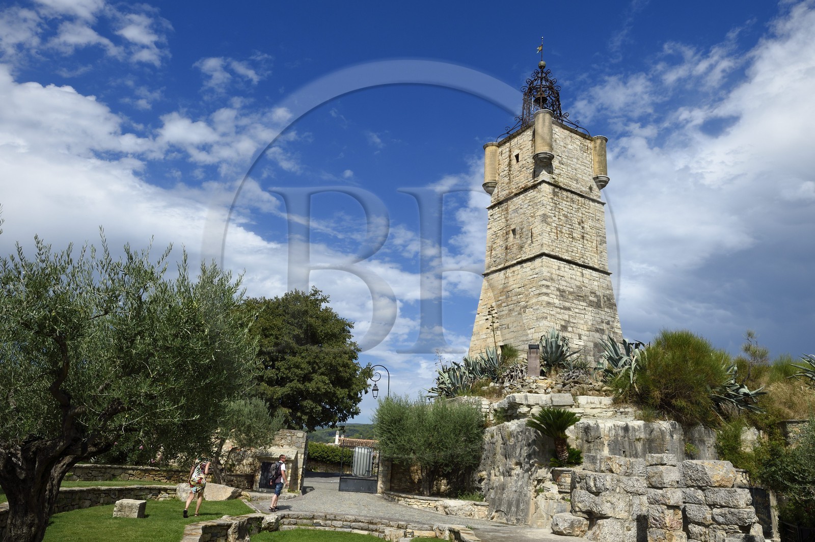 France, Var (83), Draguignan, la tour de l'Horloge et son petit théatre de verdure