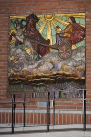 Norvège, Oslo, l'hôtel de Ville (Radhuset), bas-reliefs représentant les mythes vikings