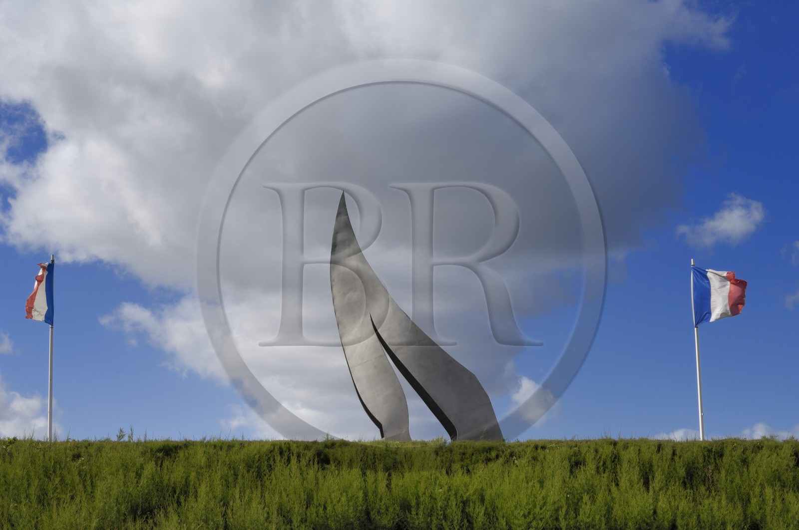 France, Calvados (14), Côte de Nacre, Ouistreham, Riva-Bella, la flamme oeuvre d'Yvonne Guégan en mémoire du débarquement