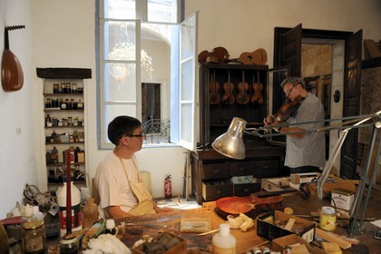 France, Hérault (34), Montpellier, Hôtel de Magnol, le luthier Frederic Chauvière