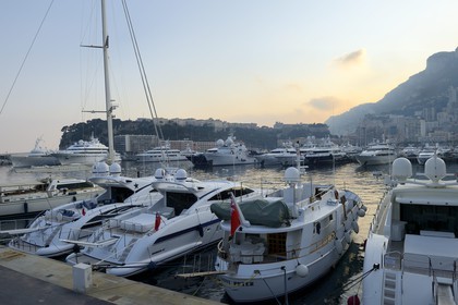 Principauté de Monaco, Monaco, port Hercule et Le Rocher en arrière plan