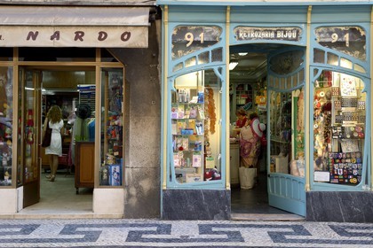 Portugal, Lisbonne, quartier de Baixa pombalin, magasins dans la rua da Conceicao