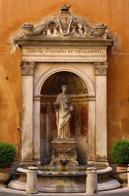 Italy, Lazio, Rome, historical center listed as World Heritage by UNESCO, piazza Colonna, Palazzo Ferrajoli fountain