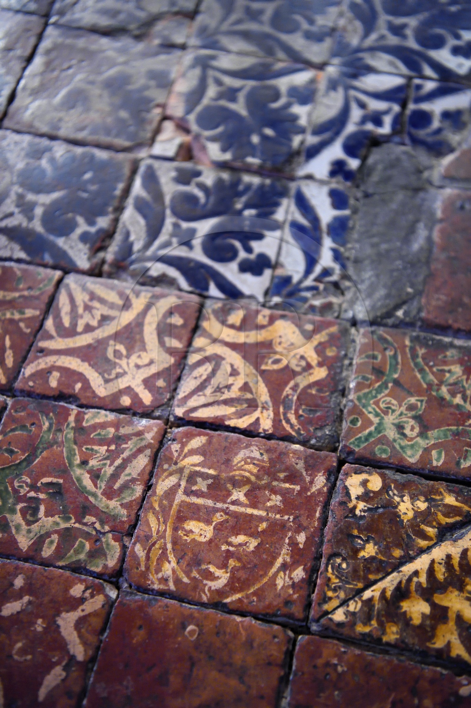 France, Calvados (14), Pays d'Auge, le chateau de Saint-Germain-de-Livet du XVe et XVIe siècle labellisé Musée de France, salon Louis XV, carrelage du XVIe siècle