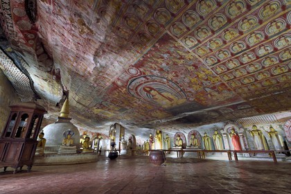 Sri Lanka, province du centre, district de Matale, Dambulla, Temple du Rocher Royal aussi appelé Ran Giri (Rocher doré) classé patrimoine mondial de l'UNESCO, la grotte n°2 Maharaja Viharaya est la plus vaste