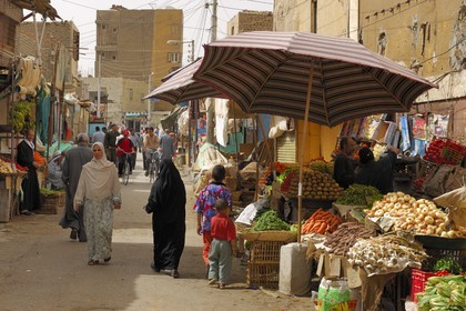 Egypte, Haute Egypte, désert libyque, oasis de Kharga, souk de la ville de Kharga