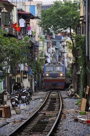 Vietnam, Hanoi, the train passes in the heart of the old town between the buildings