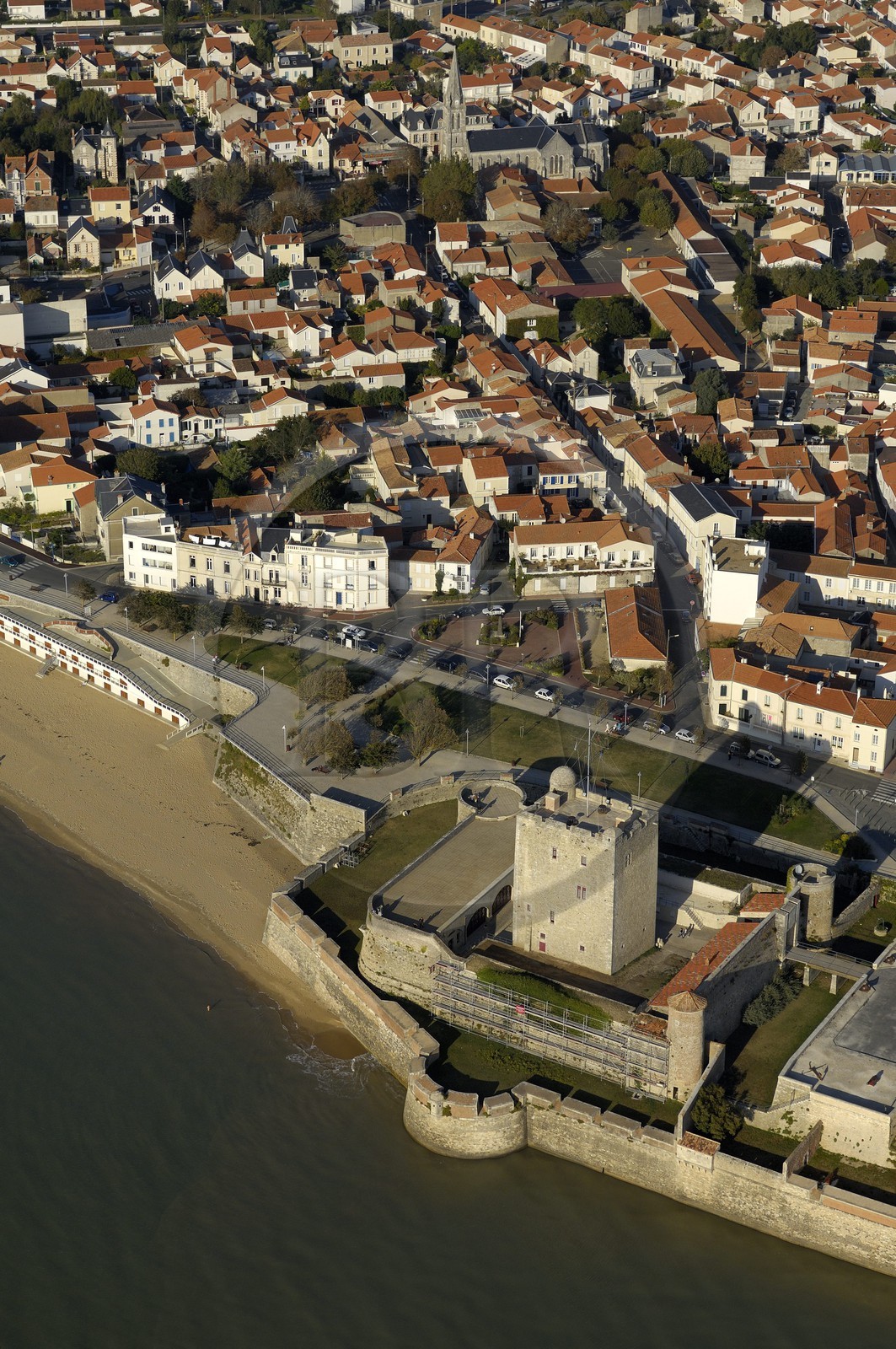 France, Charente-Maritime (17), Fouras, Fort Vauban avec donjon 12è s. (vue aérienne)