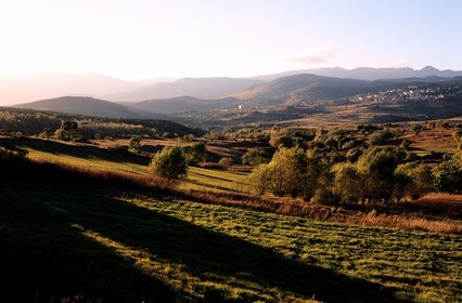France, Pyrénées-Orientales (66), haut-plateau de la Cerdagne et Font-Romeu au fond