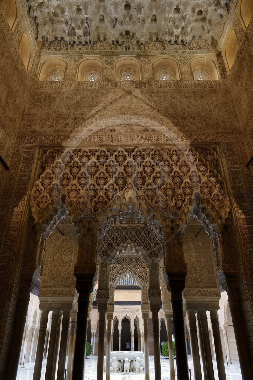 Espagne, Andalousie, Grenade, Palais nasrides de l'Alhambra, classé Patrimoine Mondial de l'UNESCO, patio du Palais des Lions (Patio de los Leones)