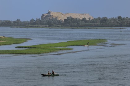 Egypt, Upper Egypt, Nile Valley, fishing barque on the Nile river between Luxor and Esna