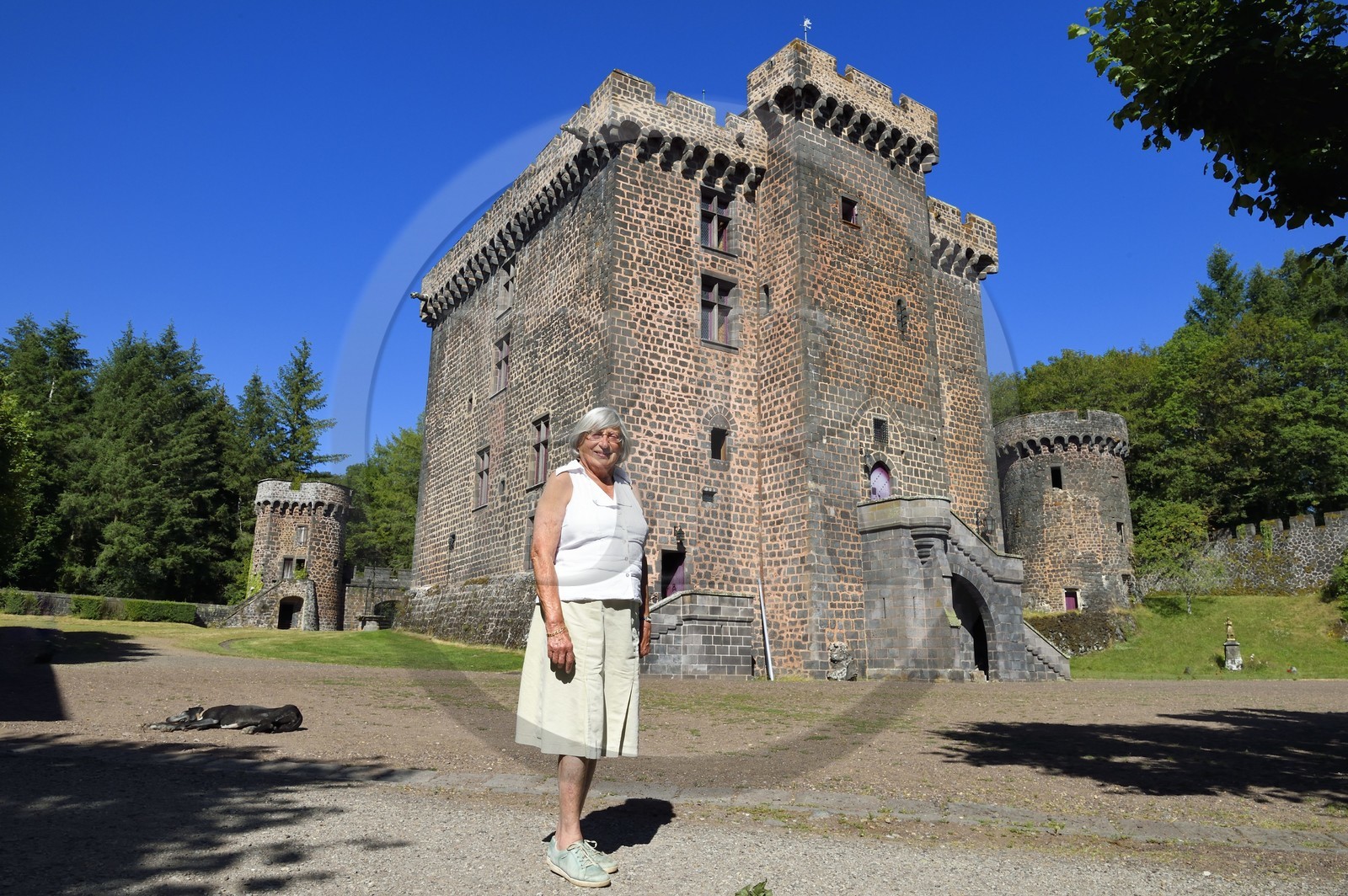 France, Puy-de-Dôme (63), Pontgibaud, Chateau-Dauphin, forteresse du XIIe siècle, la Comtesse Gabriel de Germiny