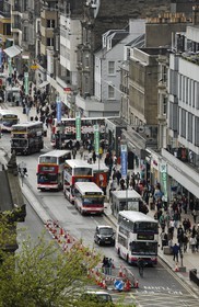 Royaume-Uni, Ecosse, Edimbourg, bus sur Princes street