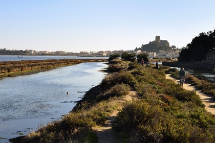 France, Aude, Narbonne, Corbieres, Gruissan, the old village and the castle, medieval military fortress dominated by the 13th century Barberousse Tower