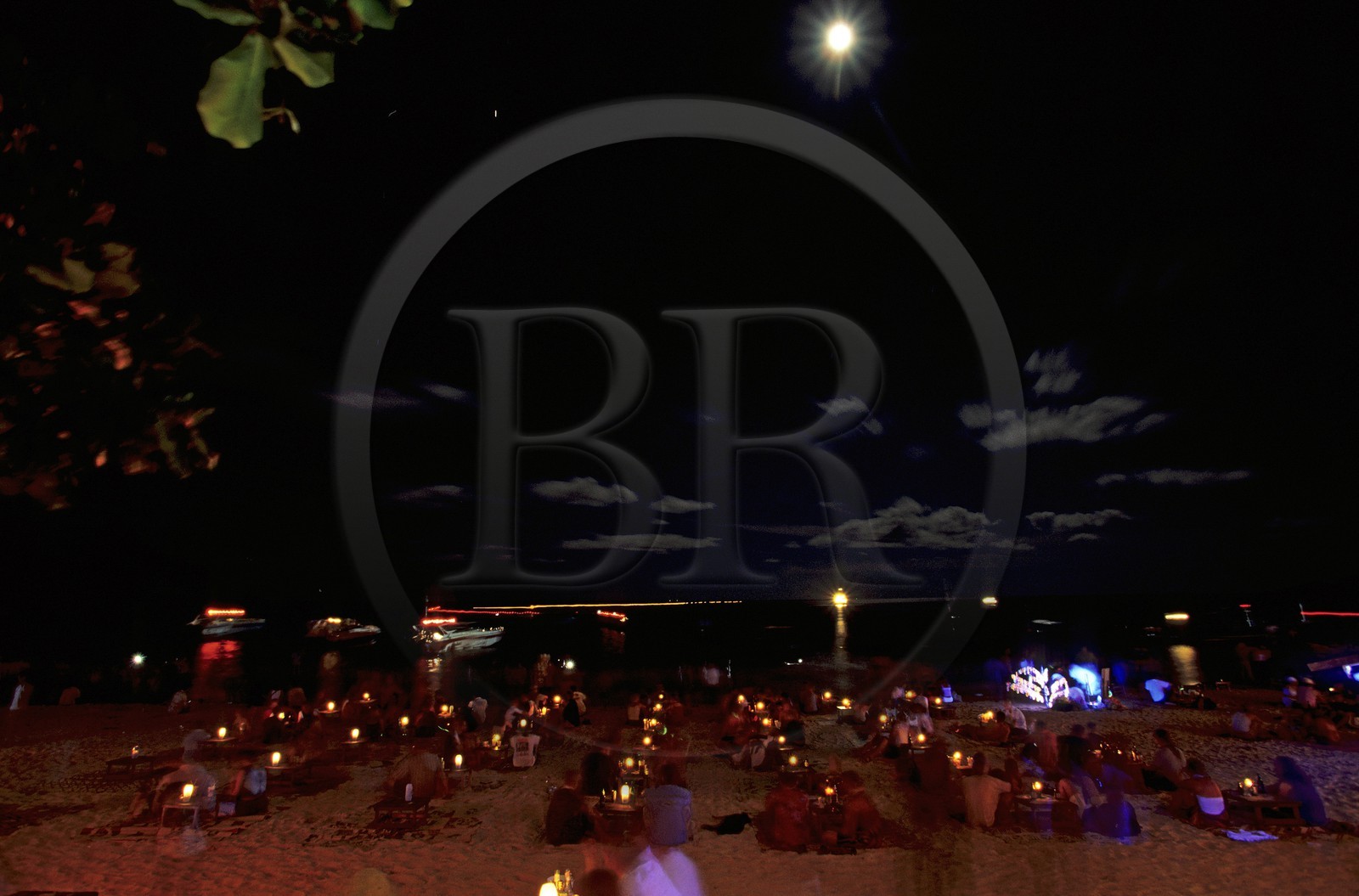 Thaïlande, Archipel îles Samui, Full Moon Party sur l' île de Koh Pha-Ngan, début de soirée sur la plage de Had Rin