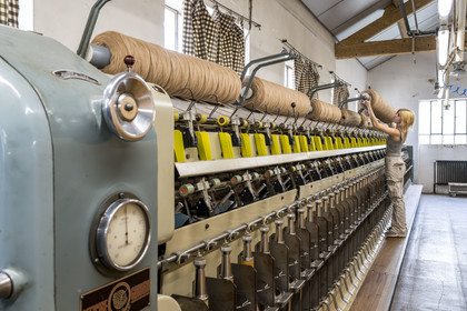 France, Vaucluse, L'Isle sur la Sorgue, Brun de Vian-Tiran Factory, wool textile industry, worker at work in the spinning mill
