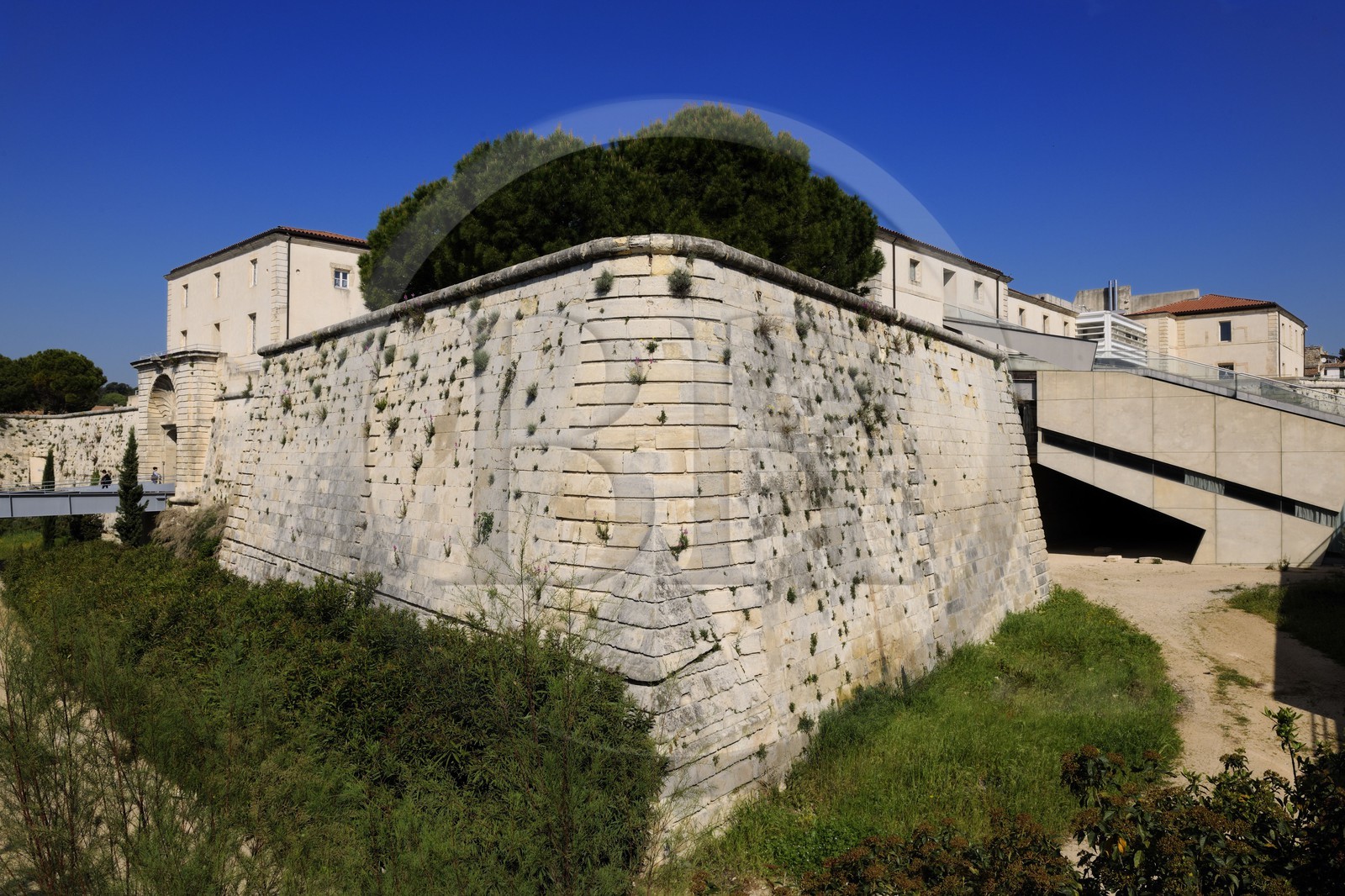 France, Gard (30), Nimes, Citadelle de Vauban édifiée en 1688, puis prison en 1790 et enfin université, faculté de Lettres en 1995 France, Gard (30), Nimes, Citadelle de Vauban édifiée en 1688, puis prison en 1790 et enfin université, faculté de Lettres en 1995