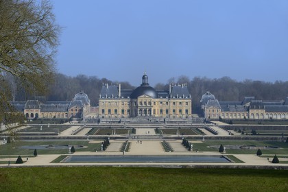 France, Seine et Marne, Maincy, Chateau de Vaux le Vicomte, southern facade of the castle and the A la Francaise gardens created by Le Notre