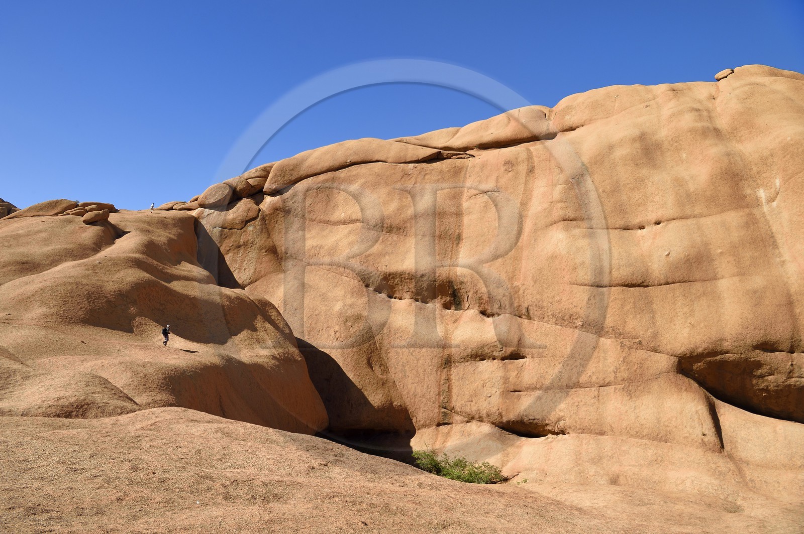 Namibie, région de Erongo, Damaraland, le Spitzkoppe ou Spitzkop (1784 m), montagne granitique dans le désert du Namib