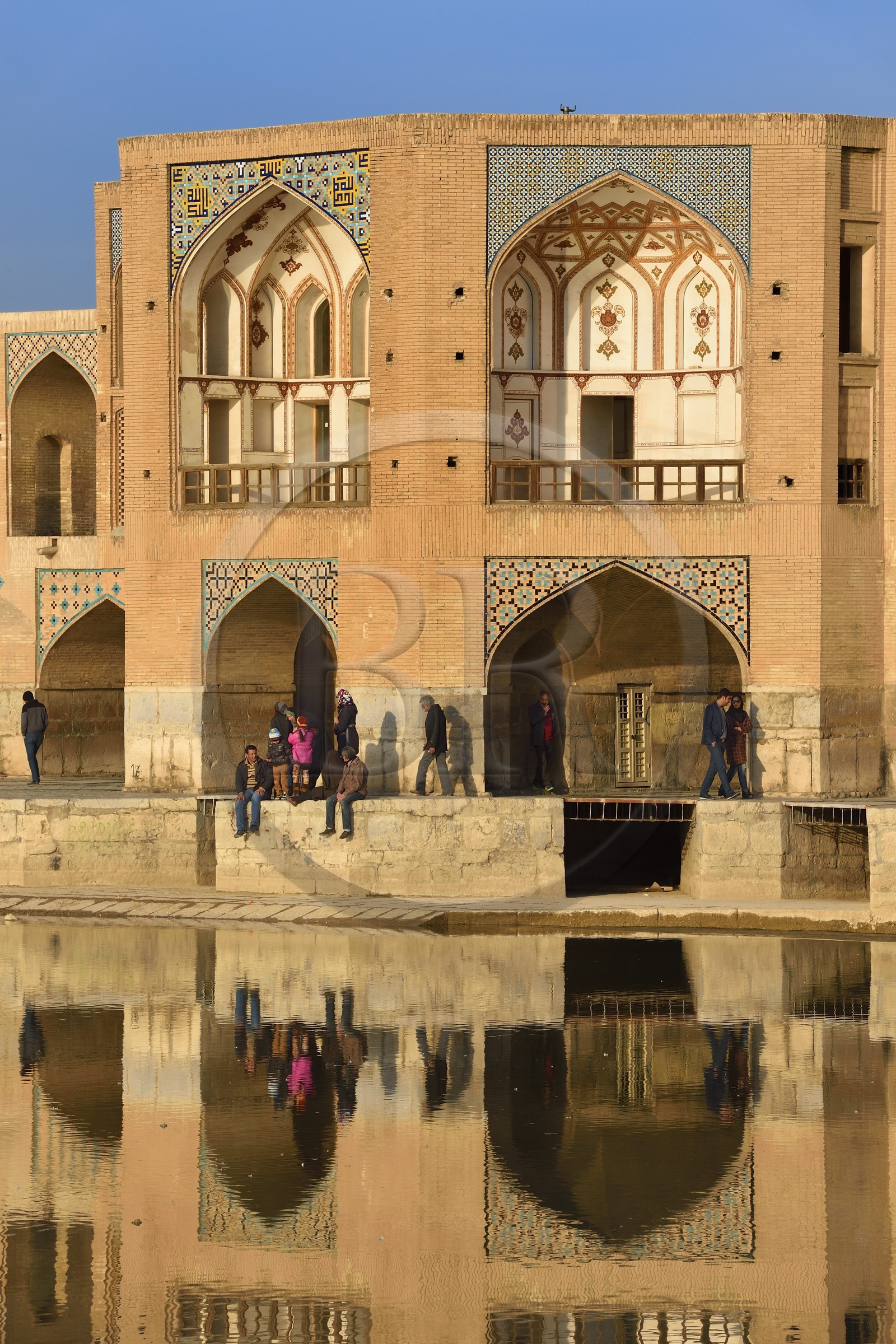 Iran, province d'Ispahan, Ispahan, Pont Khaju sur la rivière Zayandeh Iran, province d'Ispahan, Ispahan, Pont Khaju sur la rivière Zayandeh