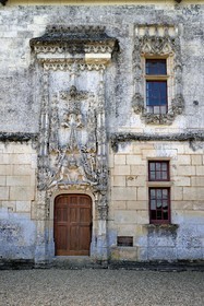 France, Charente-Maritime (17), Saintonge, Crazannes, chateau de Crazannes, la facade nord ornée de sculptures de style flamboyant