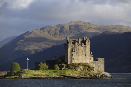 Royaume-Uni, Ecosse, région des Highlands, comté de Ross & Cromarty, Eilean Donan Castle, château à l'entrée du Loch Duich