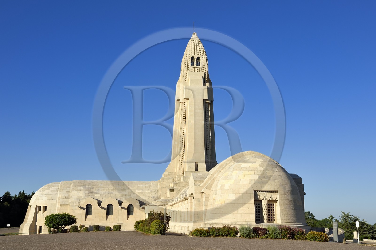 France, Meuse (55), Douaumont, bataille de Verdun, ossuaire de Douaumont surplombant la nécropole nationale