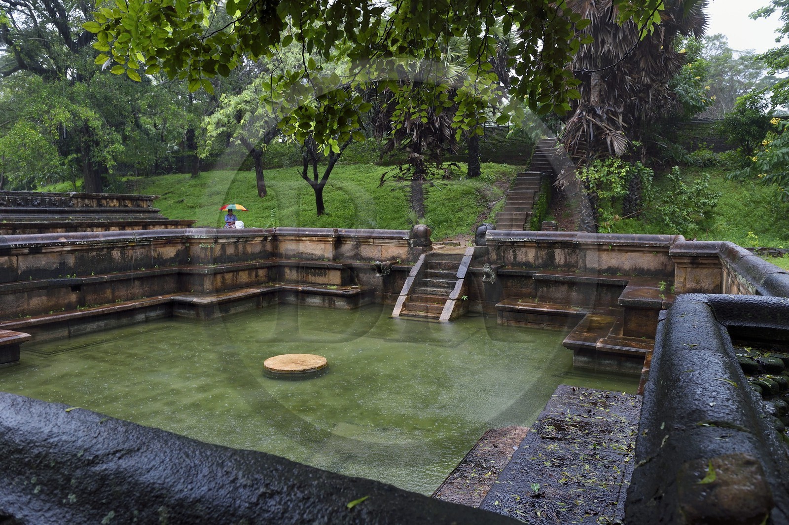 Sri Lanka, province du Centre-Nord, Polonnaruwa, l'ancienne capital du pays (XIe au XIIIe siècle) est classée au Patrimoine Mondial de l'UNESCO, Palais Royal, le bain du Prince (Kumara Pokuna)