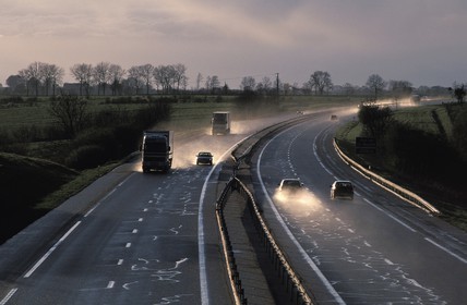 France, Côte-d' Or (21), Châteauneuf-en-Auxois, trafic sur l' autoroute A7