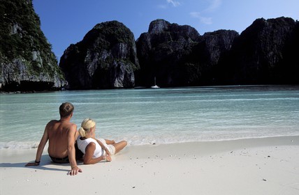 Thaïlande, Archipel de Ko Phi Phi, île de Phi Phi Ley, le lagon intérieur du film ìThe Beach (avec Leonardo Di Caprio)