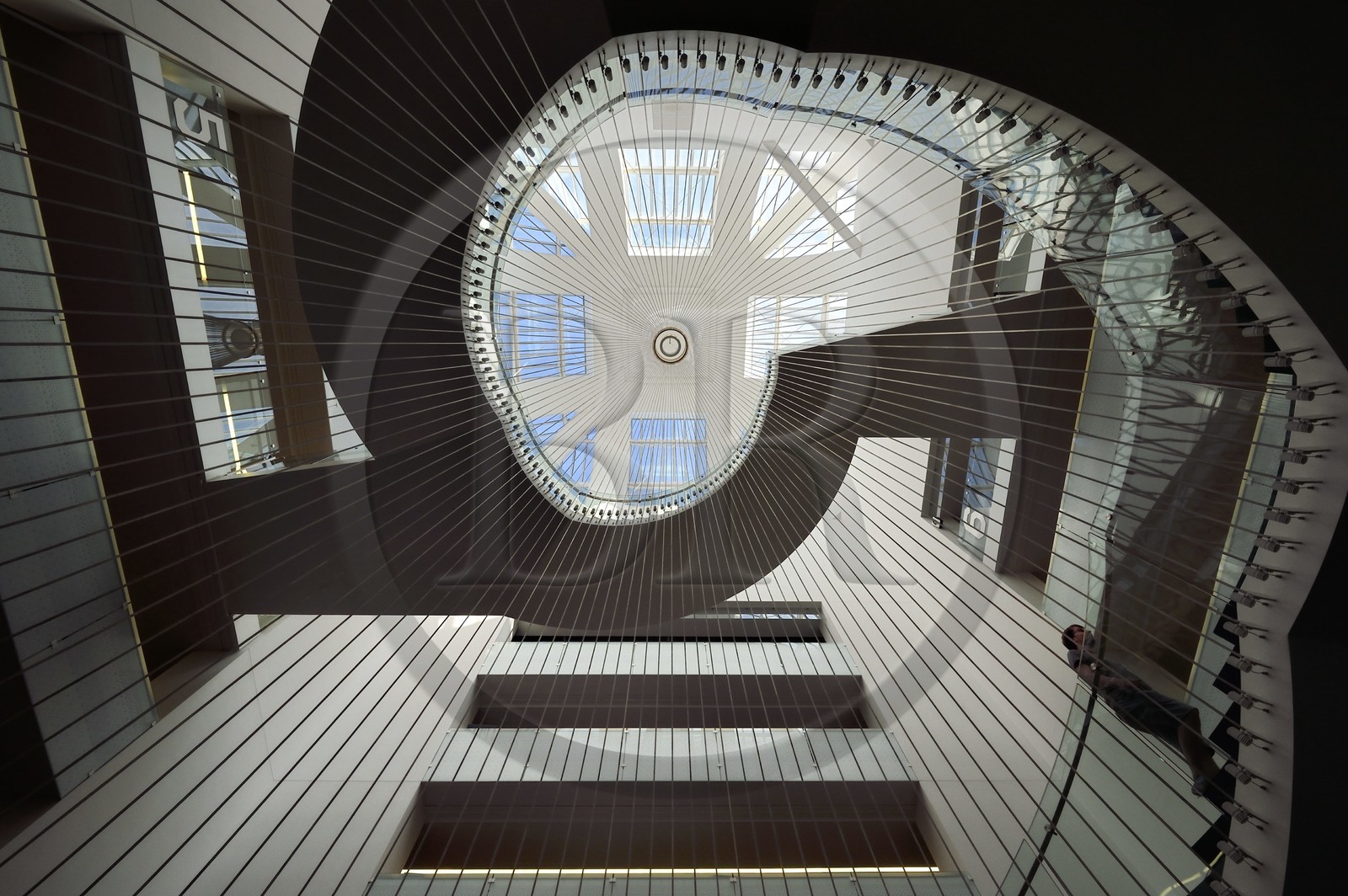France, Bas-Rhin (67), Strasbourg, Neustadt quartier allemand classé au Patrimoine Mondial de l'UNESCO, place de la Liberté, bibliothèque nationale et universitaire (BNU), escalier monumental par architecte ANMA-Agence Nicolas Michelin et associés