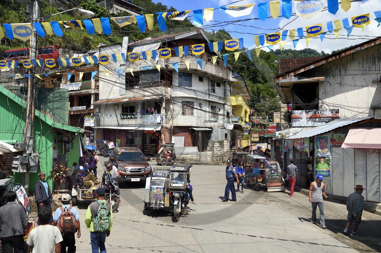 Philippines, province d'Ifugao, ville de Banaue, tricycle moto-taxi sur la place principale