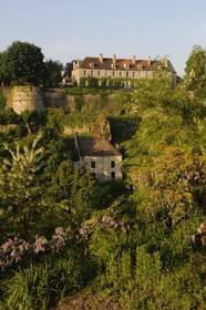 France, Côte d'Or (21), Semur-en-Auxois, les anciens remparts et le quartier de l'hôpital