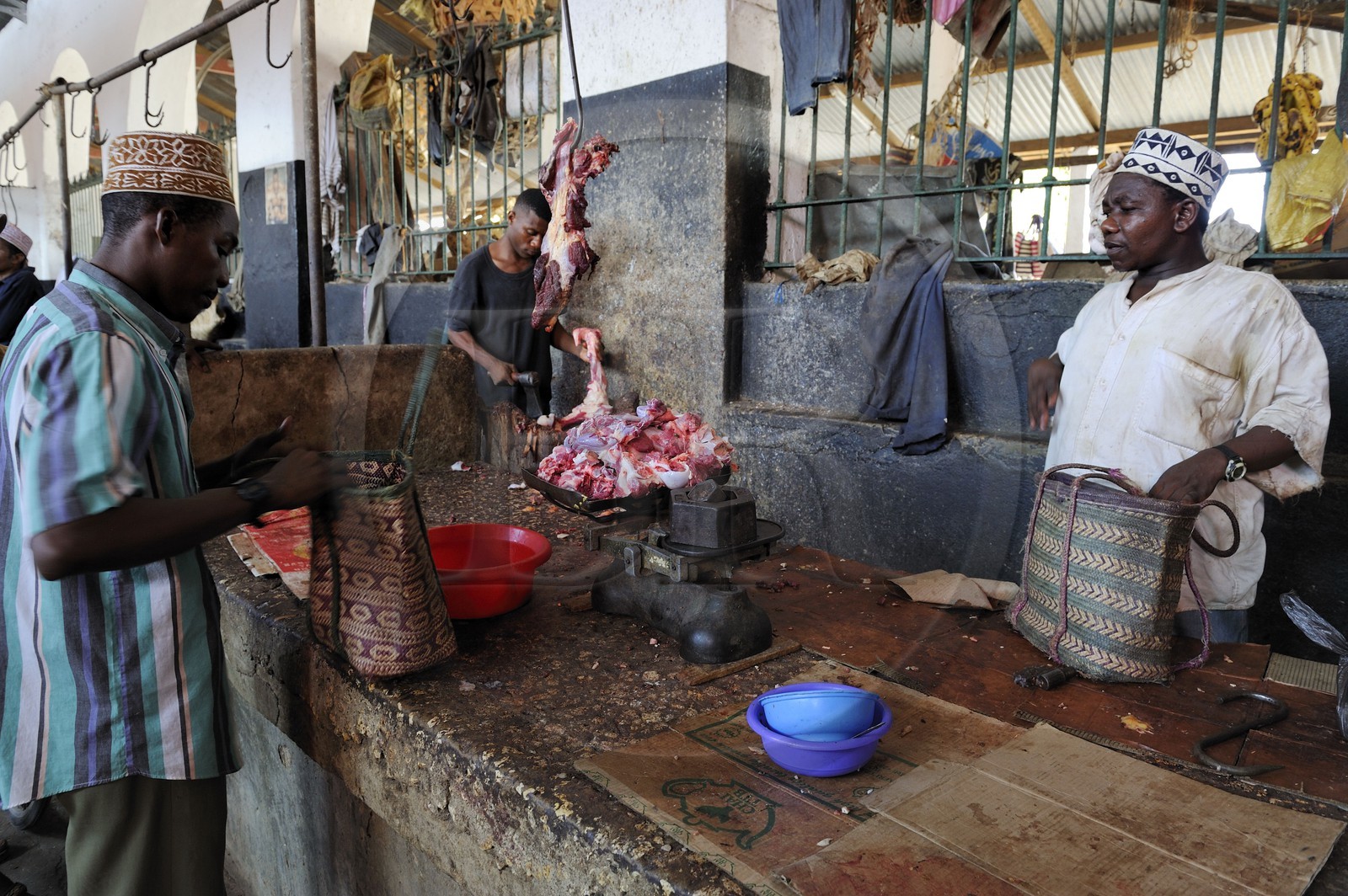 Tanzanie, archipel de Zanzibar, île de Unguja (Zanzibar), ville de Zanzibar, quartier Stone Town, classé Patrimoine Mondial de l' UNESCO, le marché de Darajani, étal de viande
