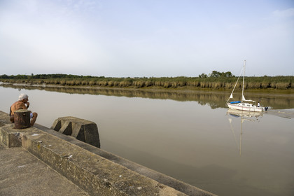 France, Charente Maritime, Rochefort, the banks of the Charente river on the edge of the Corderie Royale