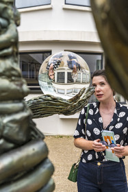 France, Côte-d'Or (21), Dijon, le Consortium Museum, centre d'art contemporain ouvert en 2011 conçu par les architectes Shigeru Ban et Jean de Gastines, Crystal Moon (Orbital vision), 2023, de l'artiste Jean-Marie Appriou