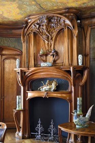 France, Meurthe-et-Moselle (54), Nancy, musée de l'Ecole de Nancy, salle à manger Masson de style Art Nouveau (1903-1906), mobilier et menuiseries par Eugène Vallin, panneaux de cuir et plafond de Victor Prouvé