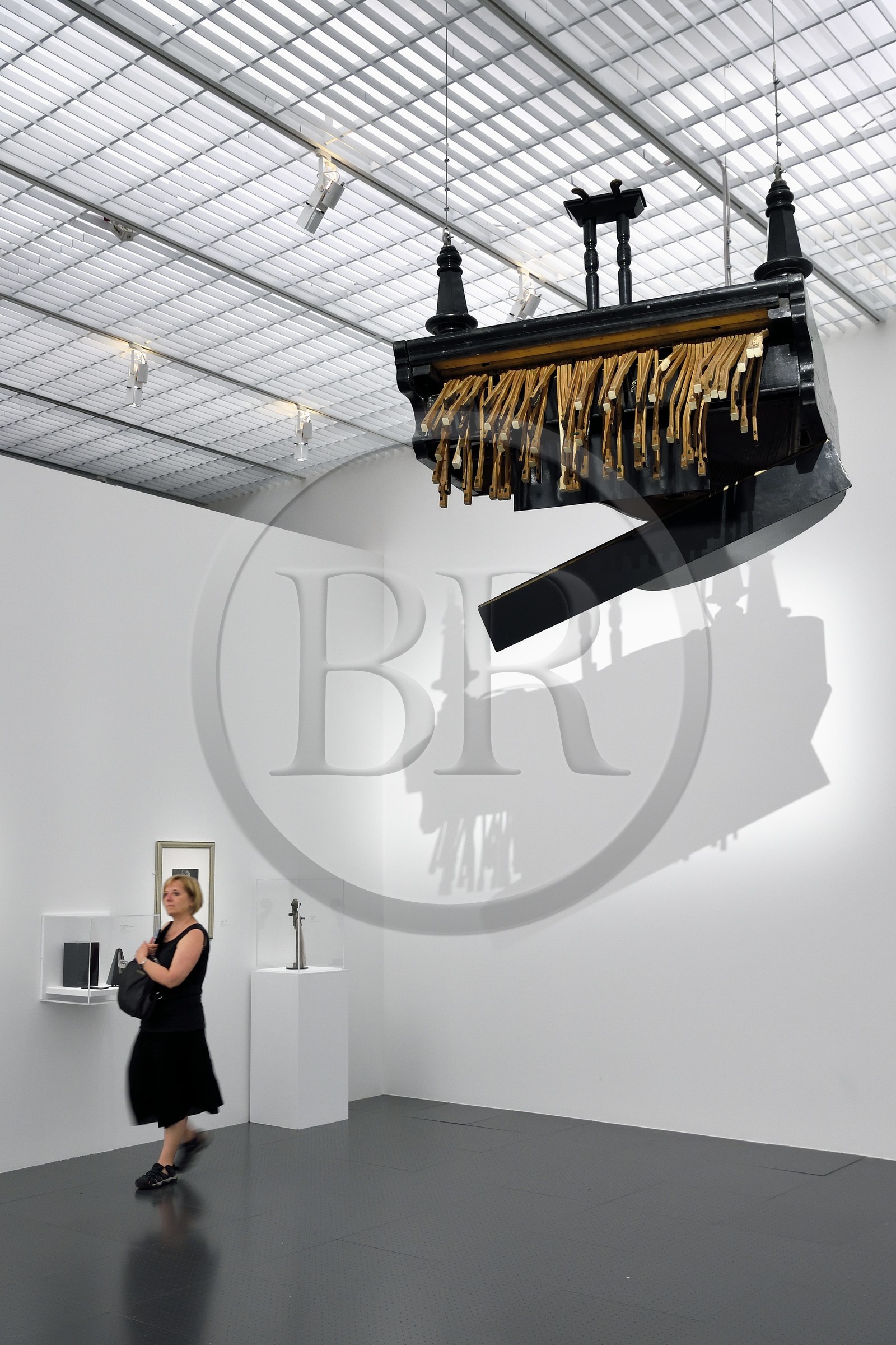 France, Moselle (57), Metz, quartier de l'Amphithéatre, le Centre Pompidou-Metz, centre d'art conçus par les architectes Shigeru Ban et Jean de Gastines, oeuvre de Rebecca Horn