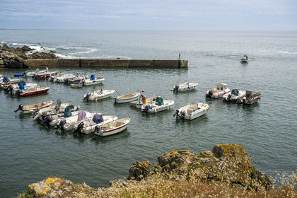 France, Finistère, Plouhinec, Pors Poulhan cove, marks the watershed between Cap Sizun and the Pays Bigouden (Bigouden country)