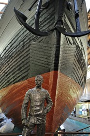 Norvège, Oslo, presqu'île de Bygdoy, musée du vaisseau polaire Fram (Frammuseet) de l'explorateur Fridtjof Nansen représenté ici par sa statue