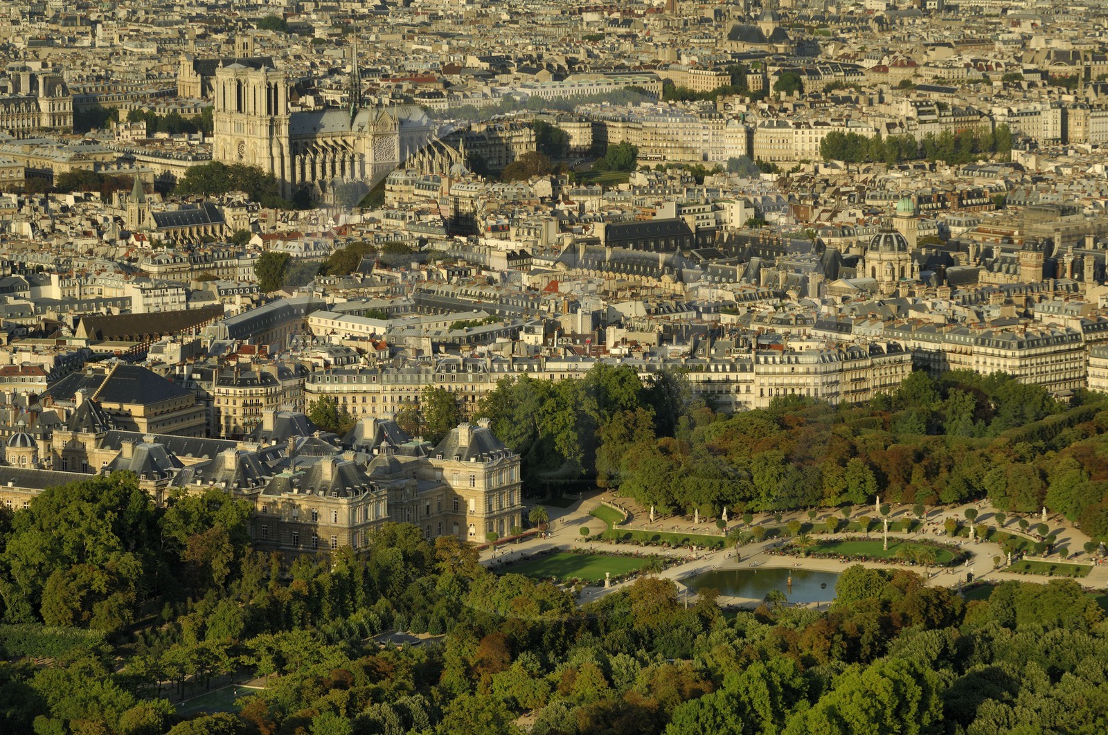 France, Paris (75), le Jardin du Luxembourg, Notre-Dame et la Sorbonne