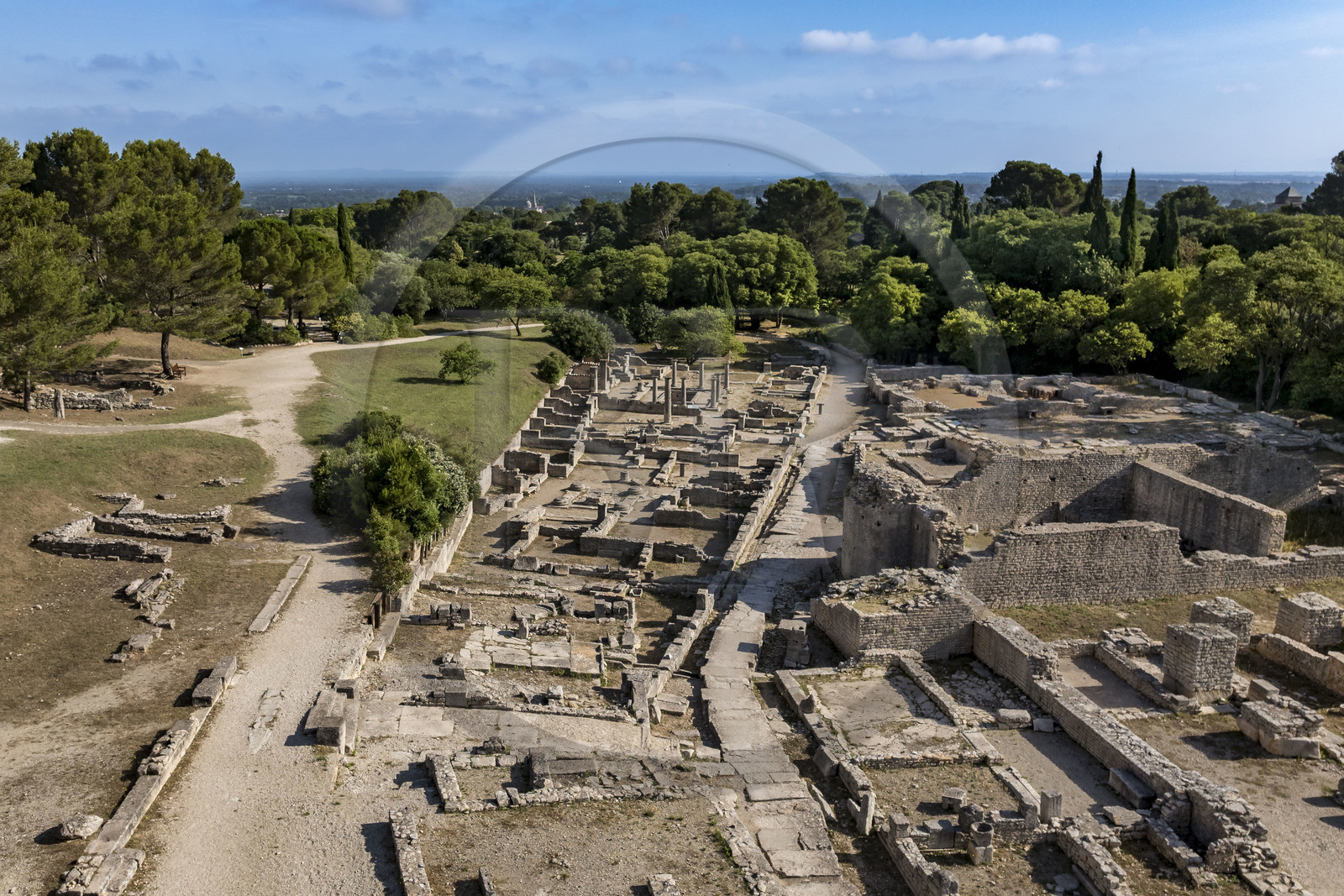 France, Bouches-du-Rhône (13), Parc Naturel Régional des Alpilles, Saint-Rémy-de-Provence, site archéologique de Glanum (vue aérienne)