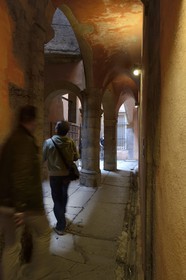 France, Rhône (69), Lyon, site historique classé Patrimoine Mondial de l'UNESCO, Vieux Lyon, traboule reliant le 6 rue des Trois Maries au 27 rue Saint Jean