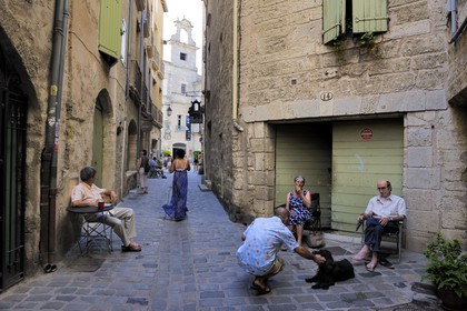 France, Hérault (34), Pézenas, vieille ville, rue Triperie Vieille menant à la place Gambetta
